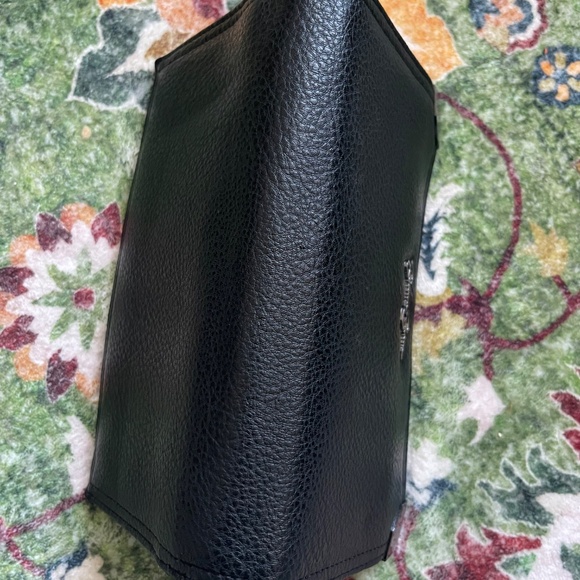 Jessica Simpson Black Faux Leather Zip-Around Wallet w/ Leopard Print Interior - Picture 9 of 10